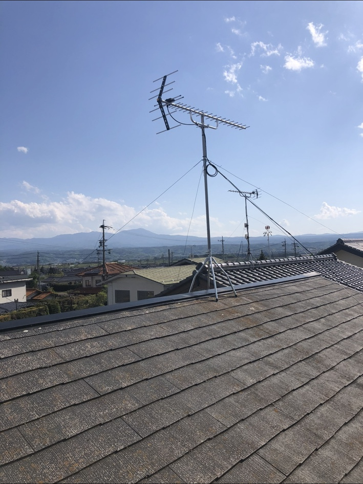 屋根馬で設置した八木式アンテナの施工例